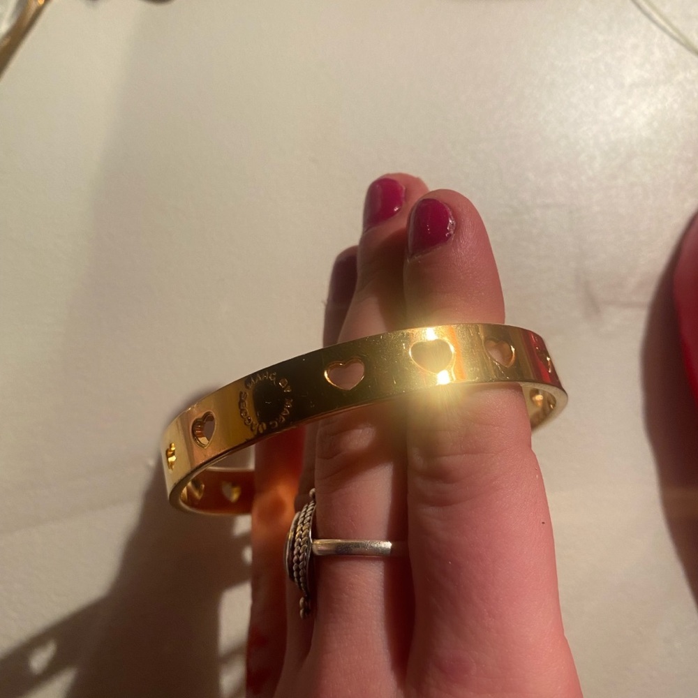 Marc Jacob’s gold heart bangle bracelet 💋 - Picture 1 of 5